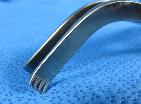 Ecarteur-cervical-INGE-17-cm-a-dents-02-22-297-1