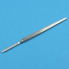 spatule_de_Wecker_droite_1412355697